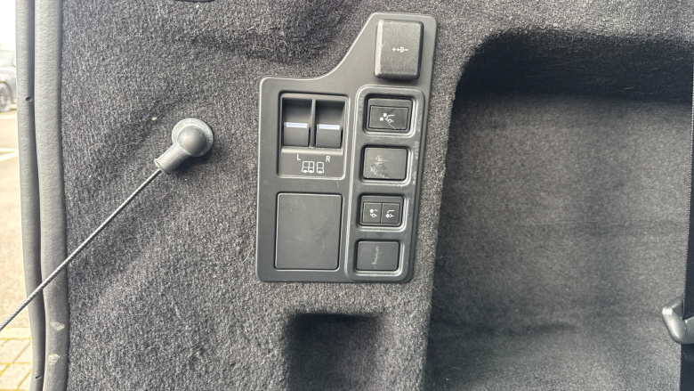 Land Rover Discovery 3.0 D300 R-Dynamic SE 5dr Auto Diesel Station Wagon